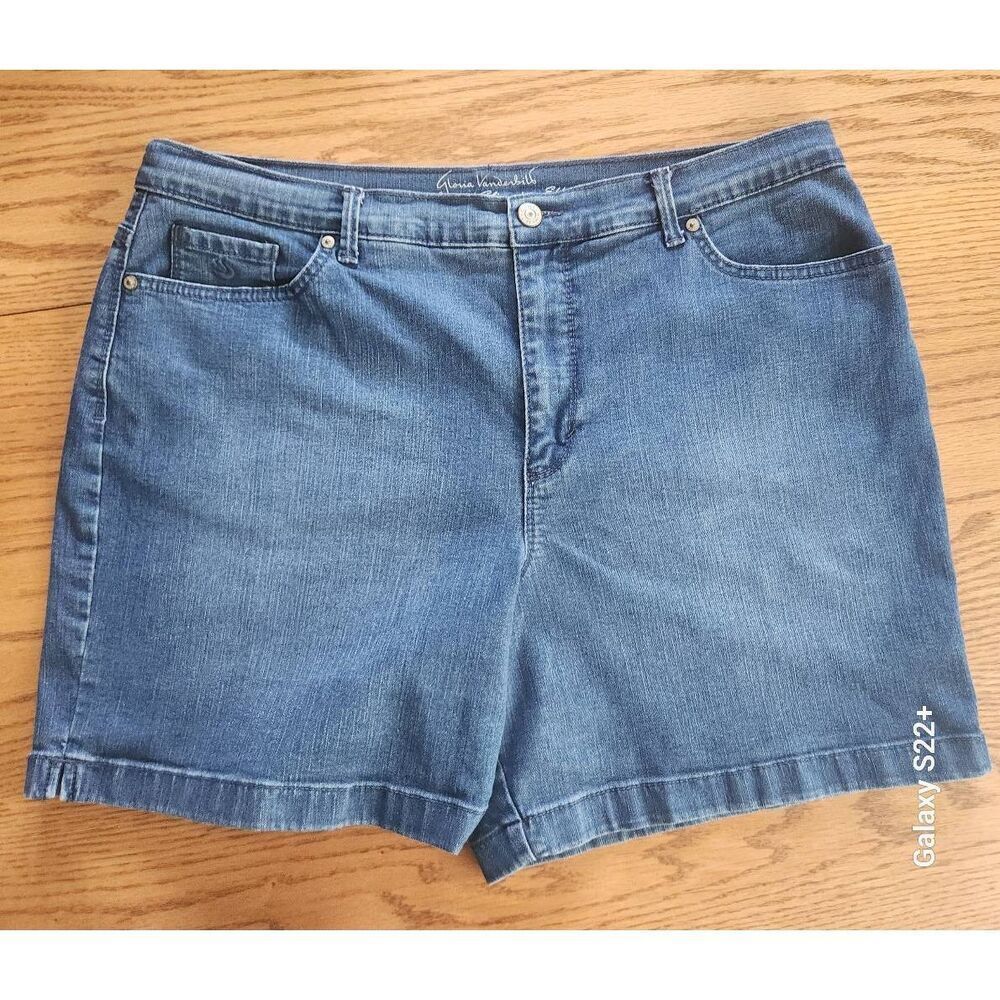 R2 Gloria Vanderbilt classic medium wash blue shorts size 16